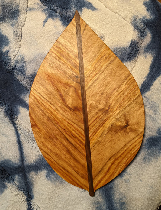 Leaf-shaped Cutting Board